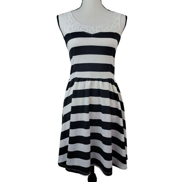 Xhilaration Striped Fit & Flare Dress Juniors Sz S Black Cream Lace Mini Knit - Picture 1 of 8